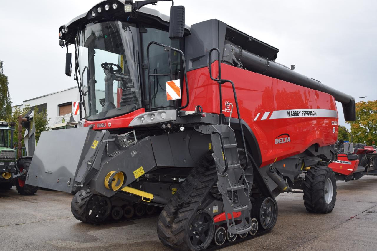 Massey Ferguson MF 9380 Delta Hybrid - Combine harvester: picture 1 Massey Ferguson MF 9380 Delta Hybrid - Combine harvester: picture 1
