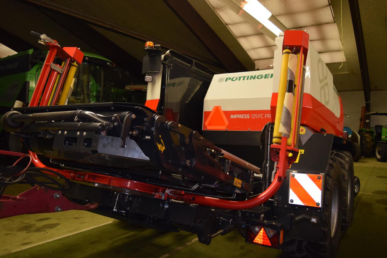 Round baler Pöttinger Impress 125 FC Pro *Press-Wickelkombinationen*: picture 6 Round baler Pöttinger Impress 125 FC Pro *Press-Wickelkombinationen*: picture 6
