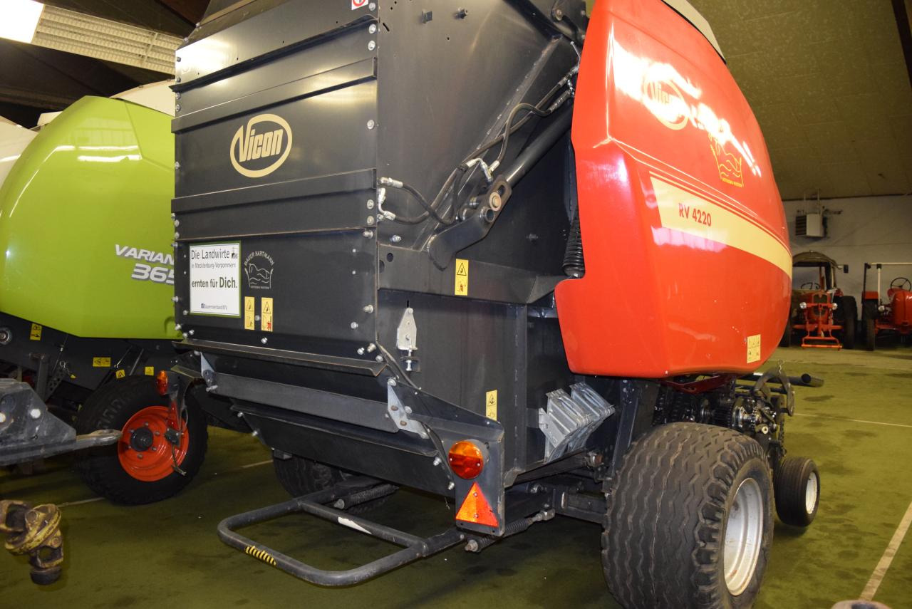 Vicon RV 4220 SC 14 - Round baler: picture 5 Vicon RV 4220 SC 14 - Round baler: picture 5