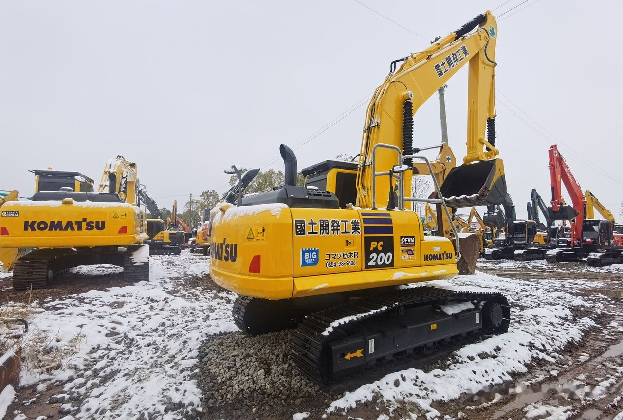 Komatsu PC200-8 - Crawler excavator: picture 3 Komatsu PC200-8 - Crawler excavator: picture 3