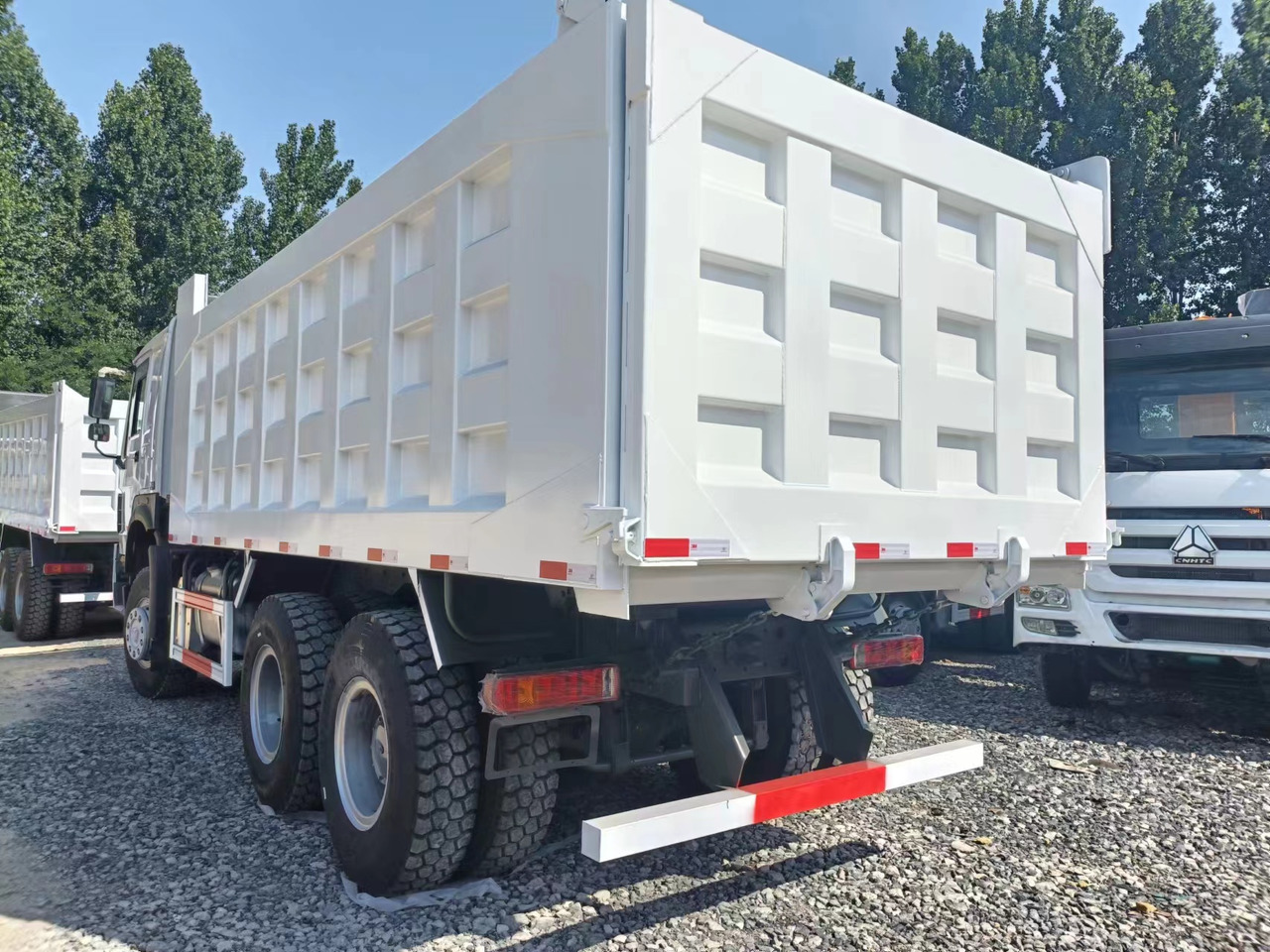 SINOTRUK HOWO - Tipper: picture 2 SINOTRUK HOWO - Tipper: picture 2