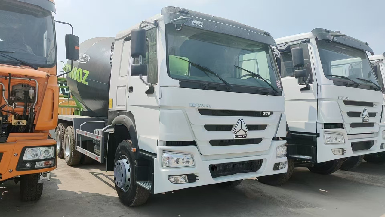 SINOTRUK HOWO Concrete Mixer Truck - Tank truck: picture 2 SINOTRUK HOWO Concrete Mixer Truck - Tank truck: picture 2