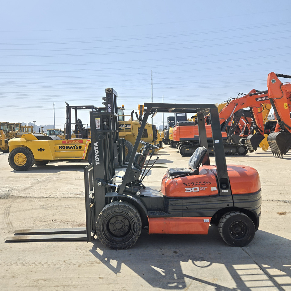Toyota FD30 - Diesel forklift: picture 4 Toyota FD30 - Diesel forklift: picture 4