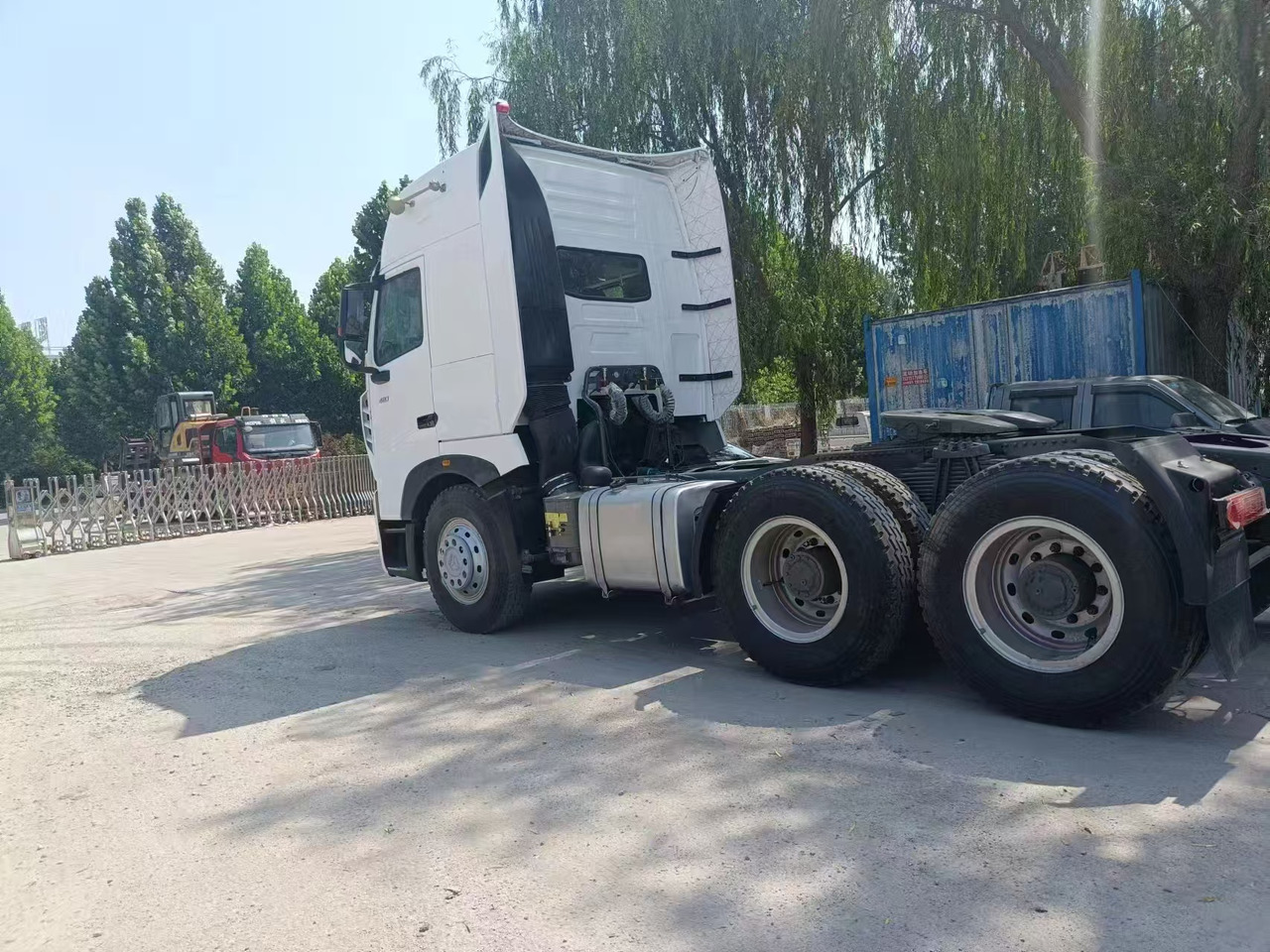 SINOTRUK HOWO A7 - Tractor unit: picture 4 SINOTRUK HOWO A7 - Tractor unit: picture 4