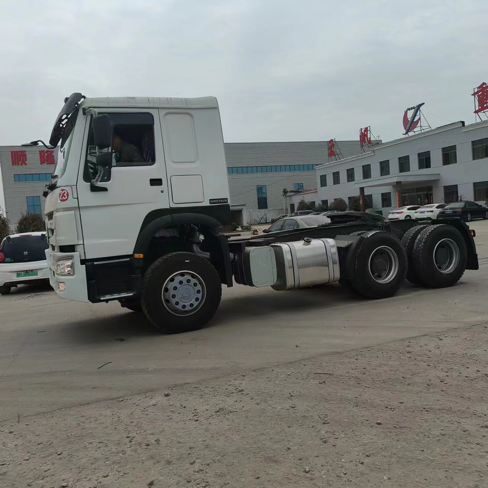 SINOTRUK HOWO trailer head - Tractor unit: picture 5 SINOTRUK HOWO trailer head - Tractor unit: picture 5