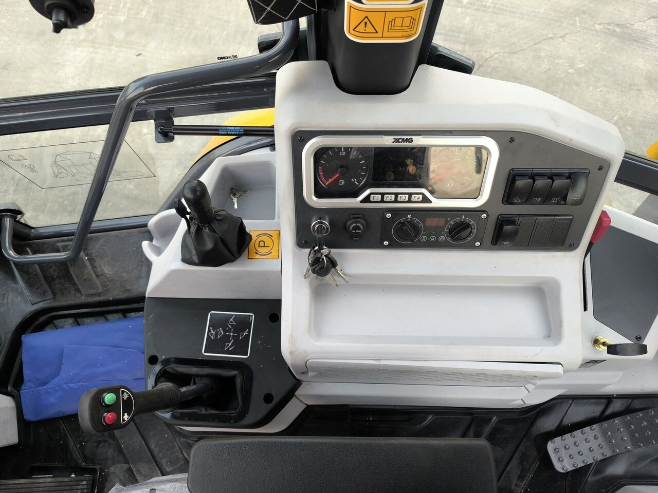 New Backhoe loader XCMG XT870K: picture 11 New Backhoe loader XCMG XT870K: picture 11