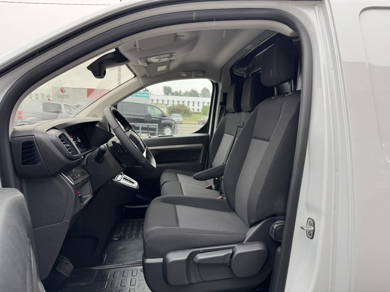 CITROEN Jumpy M 2.0 BlueHDi - 145 S&S - BV EAT8  III FOURGON . PHASE 2 - Panel van: picture 5 CITROEN Jumpy M 2.0 BlueHDi - 145 S&S - BV EAT8  III FOURGON . PHASE 2 - Panel van: picture 5