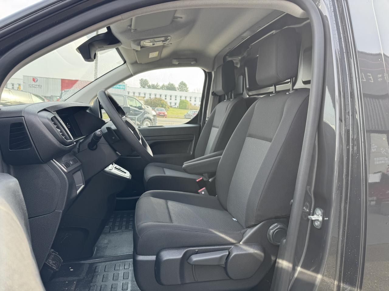 Citroen Jumpy 2 PLACES XL 2.0 BLUEHDI 180CH S&S PACK PREMIUM CONNECT EAT8 - Panel van: picture 4 Citroen Jumpy 2 PLACES XL 2.0 BLUEHDI 180CH S&S PACK PREMIUM CONNECT EAT8 - Panel van: picture 4