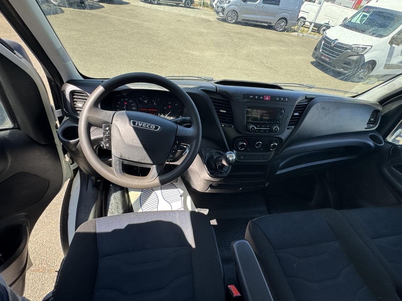IVECO Daily 35 C 14 S&S (Quad-Leaf) CHASSIS CABINE 2014 35C/35S Chassis cabine 35 C Epmt.3.45 PHASE 3 - Tipper van: picture 4 IVECO Daily 35 C 14 S&S (Quad-Leaf) CHASSIS CABINE 2014 35C/35S Chassis cabine 35 C Epmt.3.45 PHASE 3 - Tipper van: picture 4