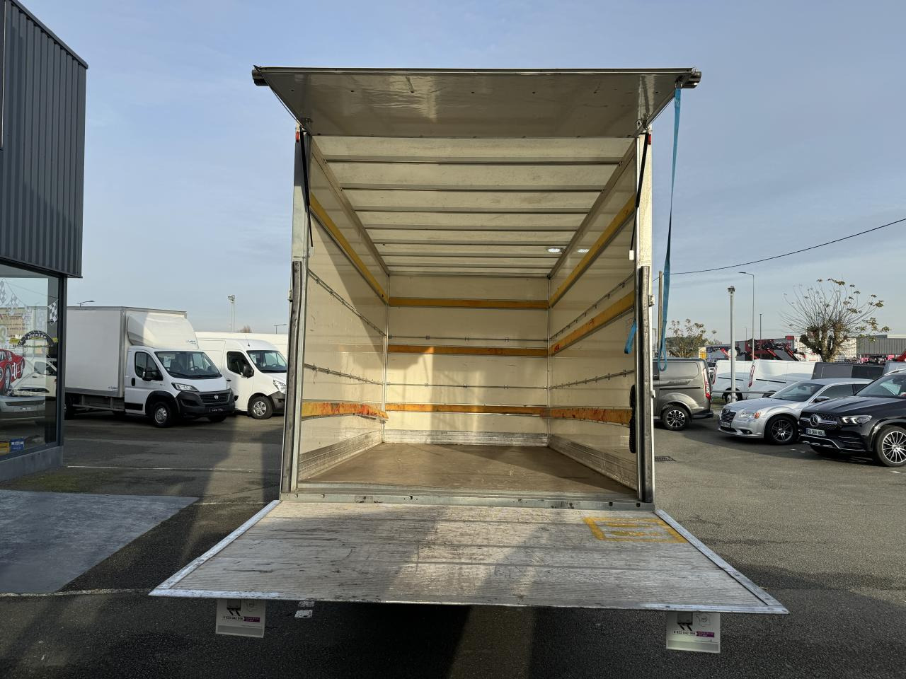 IVECO Daily 35C16 CAISSE HAYON 20M3 RJ 3.0L 160CH - Box van: picture 3 IVECO Daily 35C16 CAISSE HAYON 20M3 RJ 3.0L 160CH - Box van: picture 3