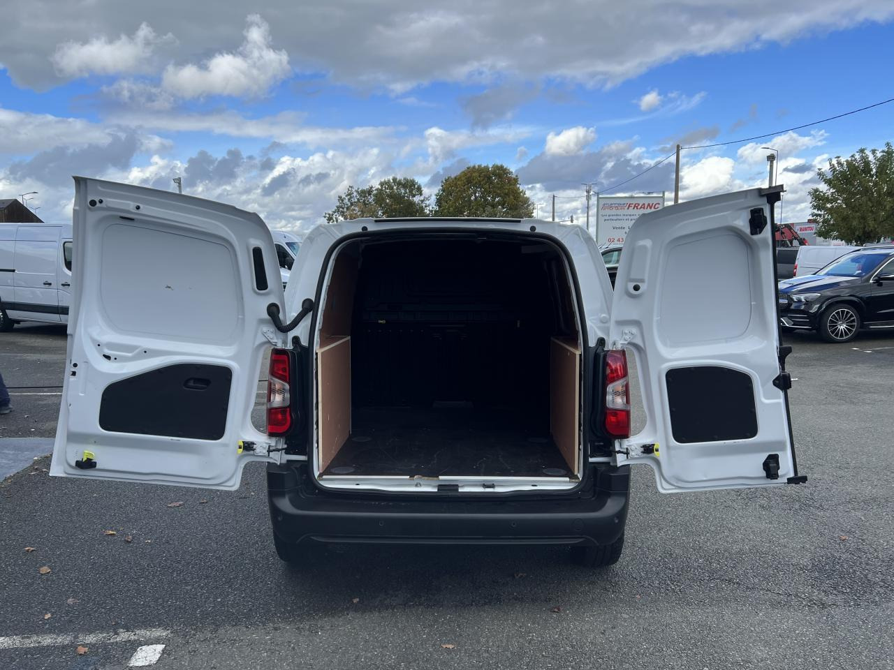 PEUGEOT PARTNER M 650KG 1.5 HDI 100CH ASPHALT 3 PLACES - Panel van: picture 3 PEUGEOT PARTNER M 650KG 1.5 HDI 100CH ASPHALT 3 PLACES - Panel van: picture 3