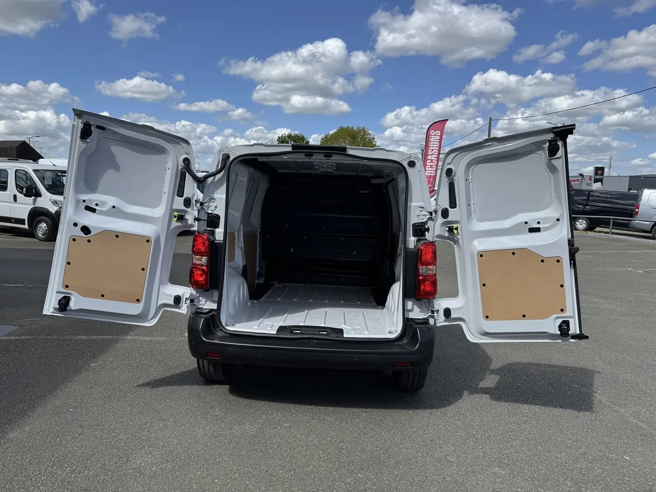 Peugeot Expert M 2.0 BLUEHDI 145CH PACK PREMIUM CONNECT - Panel van: picture 3 Peugeot Expert M 2.0 BLUEHDI 145CH PACK PREMIUM CONNECT - Panel van: picture 3
