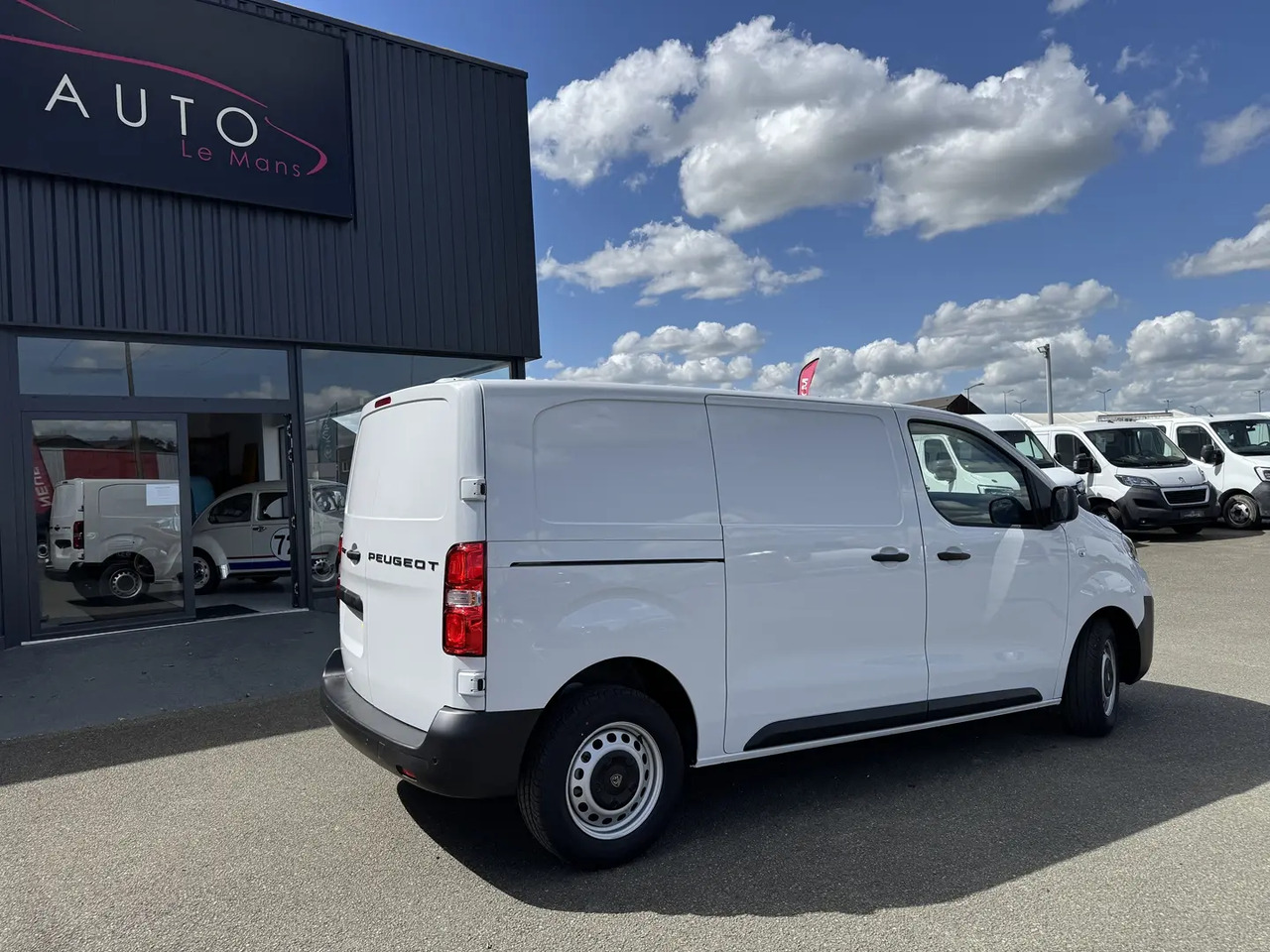 Peugeot Expert M 2.0 BLUEHDI 145CH PACK PREMIUM CONNECT - Panel van: picture 5 Peugeot Expert M 2.0 BLUEHDI 145CH PACK PREMIUM CONNECT - Panel van: picture 5