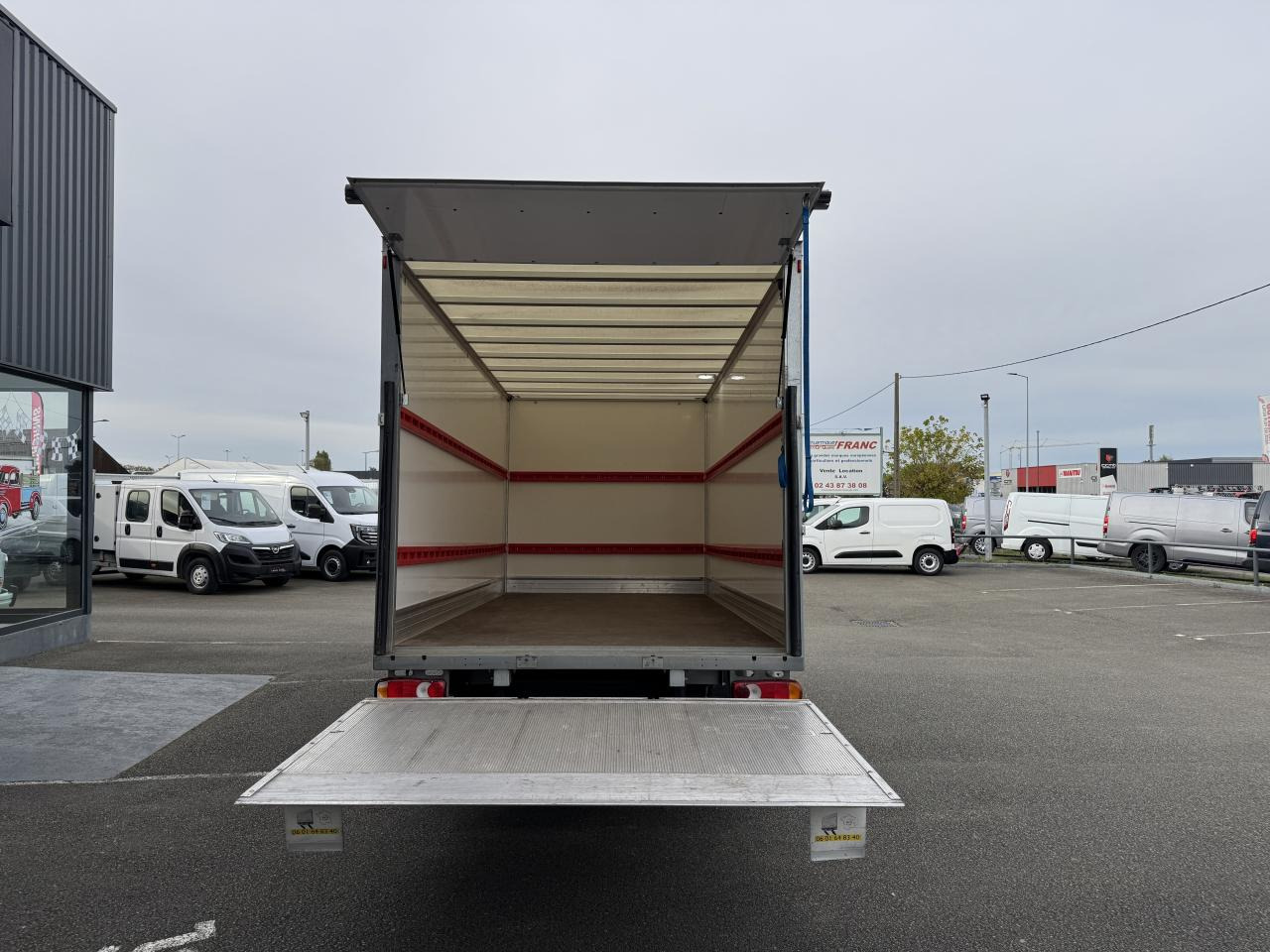 RENAULT MASTER 3T5 CAISSE 20M3 HAYON 2.3 DCI 145CH CONFORT - Box van: picture 3 RENAULT MASTER 3T5 CAISSE 20M3 HAYON 2.3 DCI 145CH CONFORT - Box van: picture 3