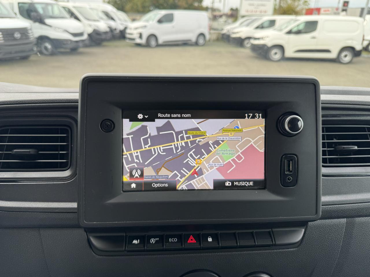 Box van RENAULT MASTER 3T5 CAISSE 20M3 HAYON 2.3 DCI 145CH CONFORT: picture 10