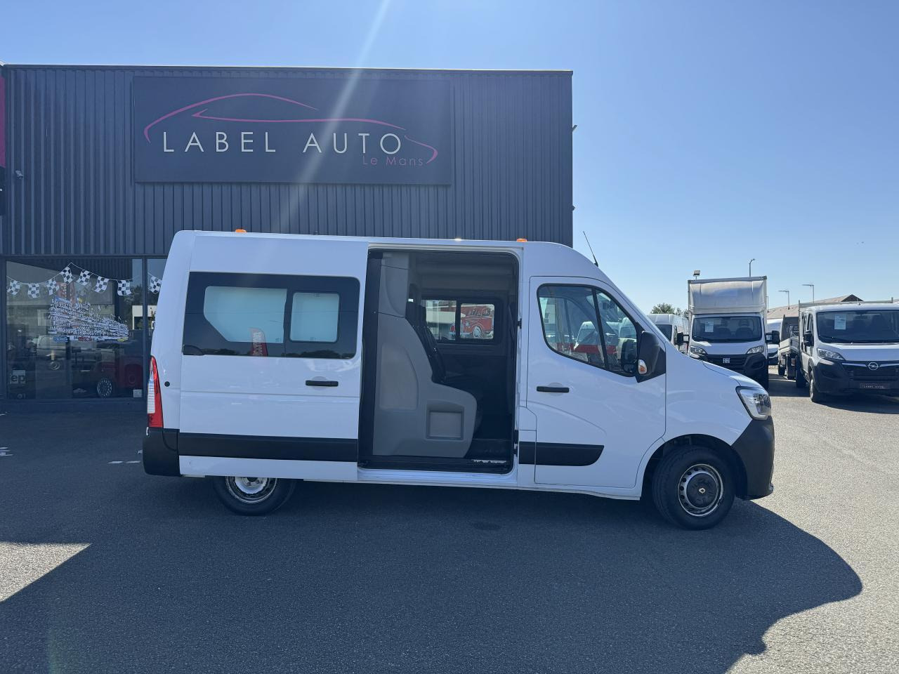 Combi van Renault Master 7 PLACES Confort F3300 L2H2 2.3 dCi - 135 III CABINE APPROFONDIE Cabine approfondie L2H2 Tra: picture 1