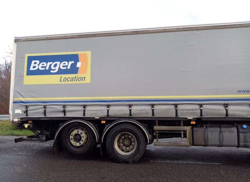 RENAULT C 42M3 380 CV RIDEAUX 6x2 - Curtainsider truck: picture 2 RENAULT C 42M3 380 CV RIDEAUX 6x2 - Curtainsider truck: picture 2