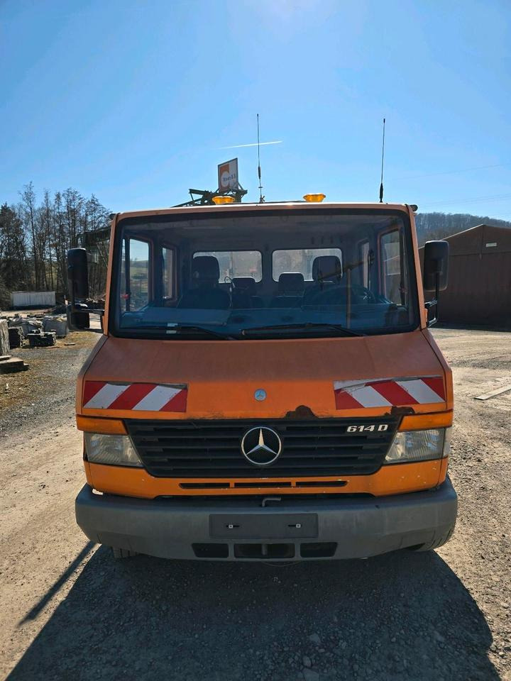 Mercedes-Benz Vario 614D Pritsche Doka 2002 Nissen VLT Verkehrsleittafel Absperrtafel LKW Vorwarntafel - Flatbed van, Combi van: picture 5 Mercedes-Benz Vario 614D Pritsche Doka 2002 Nissen VLT Verkehrsleittafel Absperrtafel LKW Vorwarntafel - Flatbed van, Combi van: picture 5