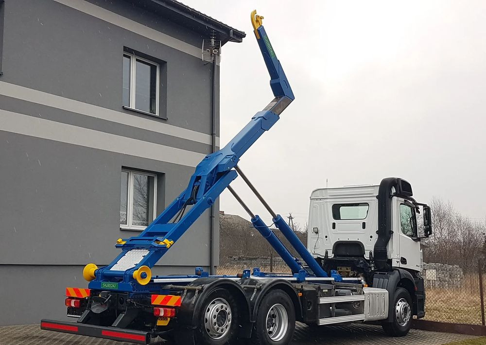Mercedes-Benz ANTOS ACTROS HAKOWIEC 3 OSIE 6x2 KLIMA HAKOWIEC DO KONTENERÓW - Hook lift truck: picture 4 Mercedes-Benz ANTOS ACTROS HAKOWIEC 3 OSIE 6x2 KLIMA HAKOWIEC DO KONTENERÓW - Hook lift truck: picture 4