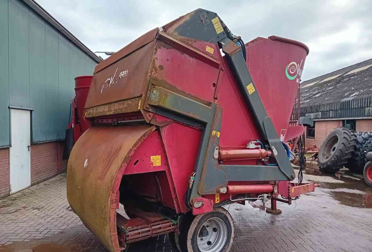BVL V-Mix Plus 12 LS voermengwagen voermachines - Forage mixer wagon: picture 3 BVL V-Mix Plus 12 LS voermengwagen voermachines - Forage mixer wagon: picture 3