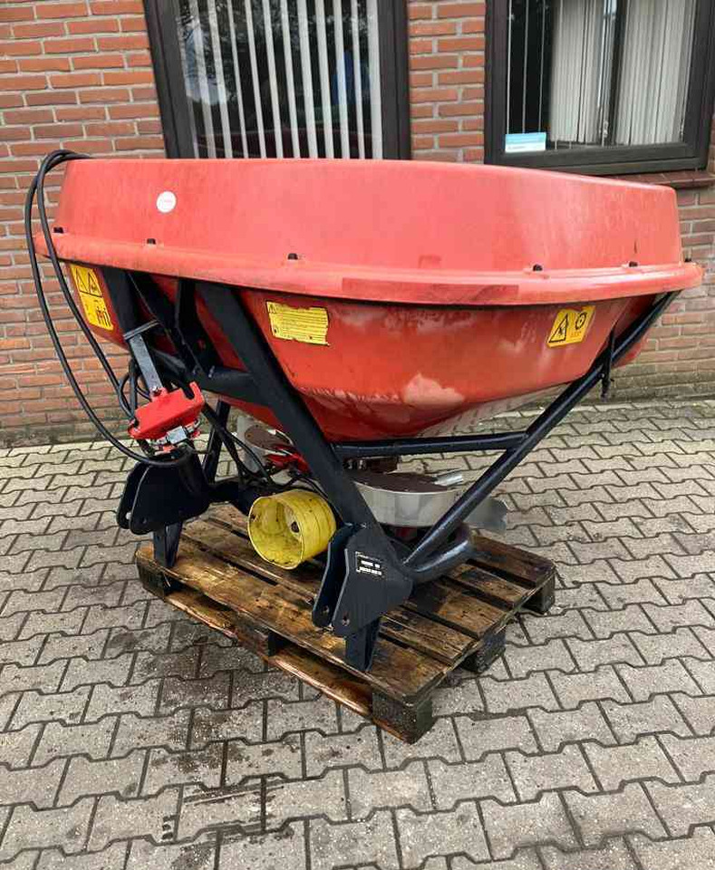 Trioliet TST Kunstmeststrooier mestverwerking - Fertilizer spreader: picture 1 Trioliet TST Kunstmeststrooier mestverwerking - Fertilizer spreader: picture 1