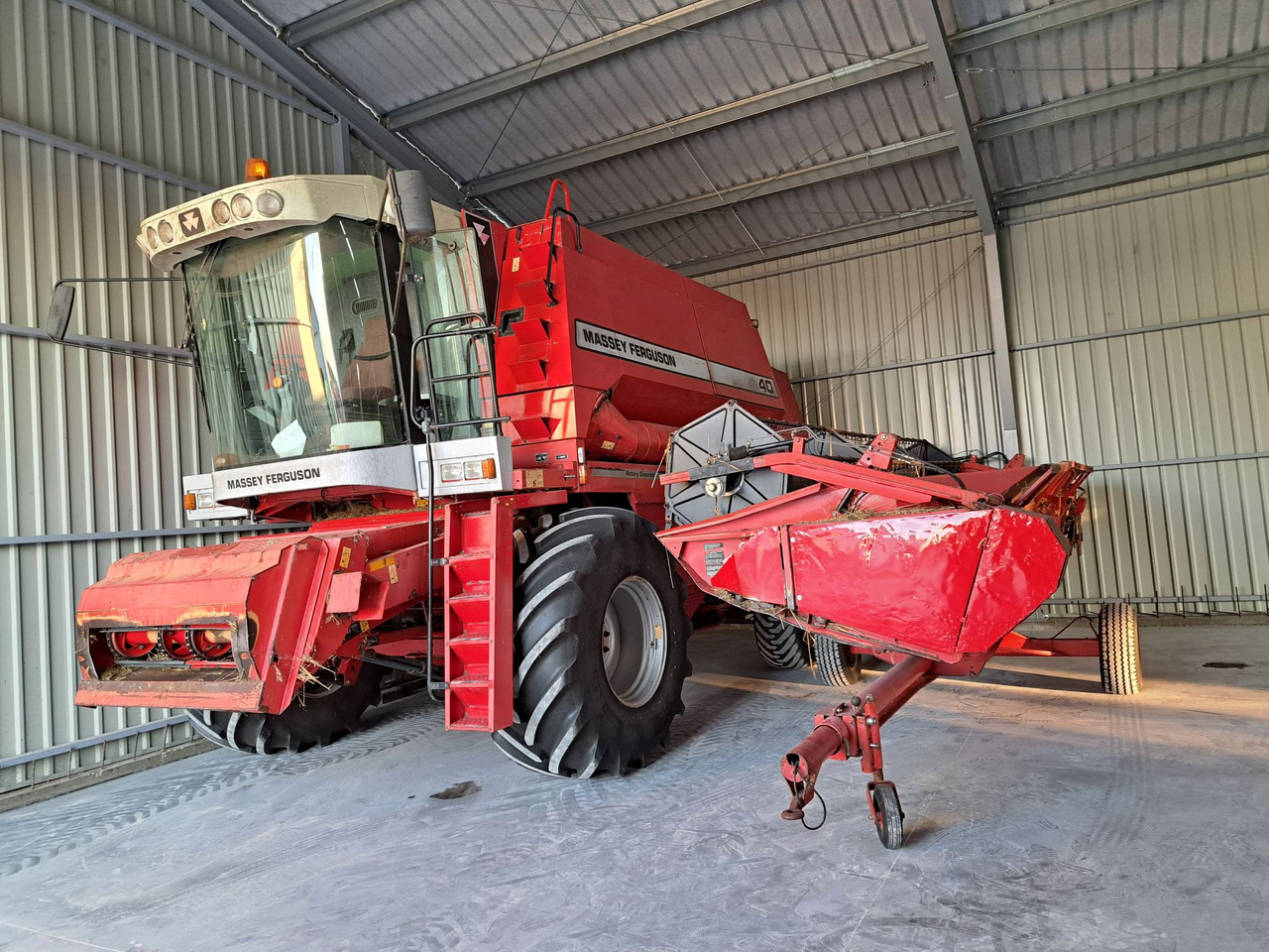 Kombajn Massey Ferguson 40 M-F 38 - Combine harvester: picture 2 Kombajn Massey Ferguson 40 M-F 38 - Combine harvester: picture 2