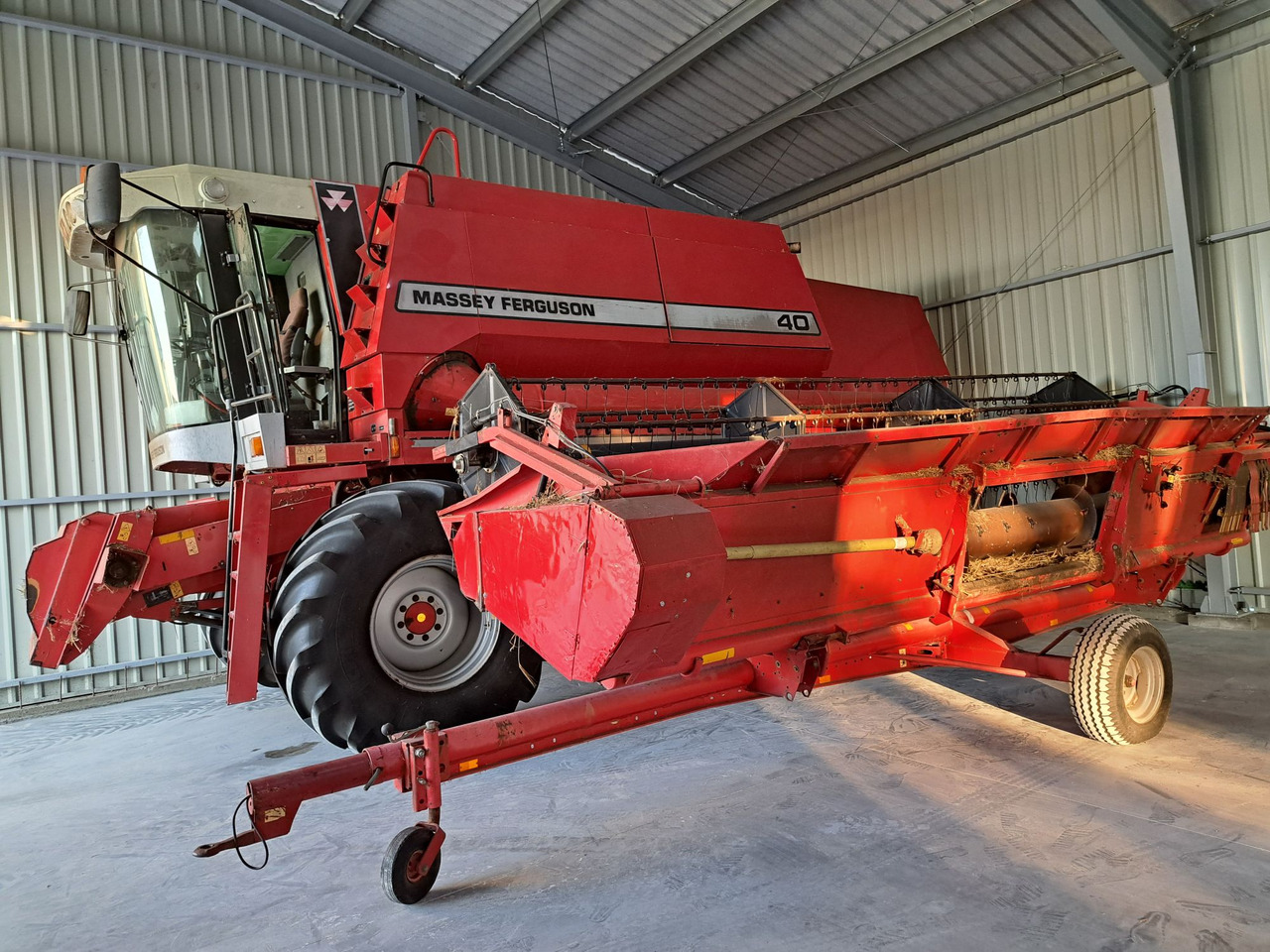 Kombajn Massey Ferguson 40 M-F 38 - Combine harvester: picture 1 Kombajn Massey Ferguson 40 M-F 38 - Combine harvester: picture 1