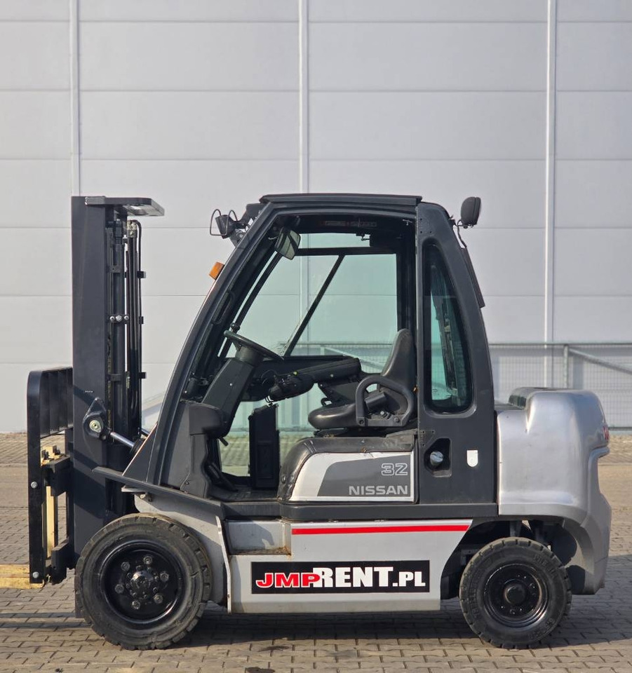Nissan FGD02 A 32 Q - LPG forklift: picture 3 Nissan FGD02 A 32 Q - LPG forklift: picture 3