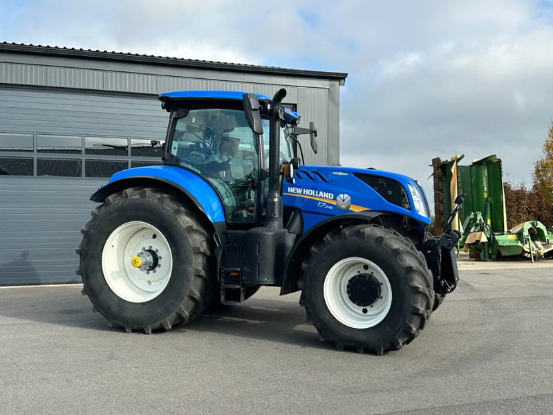New Holland T7.245 Autocommand Stage 5 - Farm tractor: picture 2 New Holland T7.245 Autocommand Stage 5 - Farm tractor: picture 2