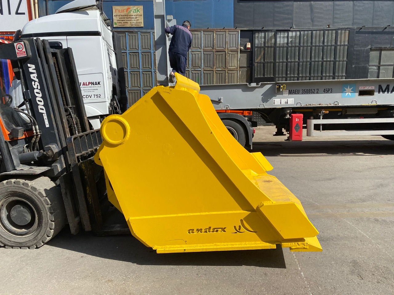 Atlas Copco - Loader bucket for Loader: picture 2 Atlas Copco - Loader bucket for Loader: picture 2
