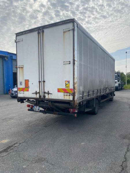 Renault 180 DXI - Curtainsider truck: picture 3 Renault 180 DXI - Curtainsider truck: picture 3