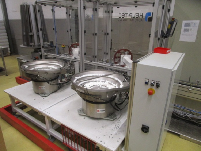 DECKEL ETIKETTIER ANLAGE SCHLEUTER GU 2 DO MIT 2xLÖFFELEINLEGESTATIONEN - Packaging machinery: picture 3 DECKEL ETIKETTIER ANLAGE SCHLEUTER GU 2 DO MIT 2xLÖFFELEINLEGESTATIONEN - Packaging machinery: picture 3