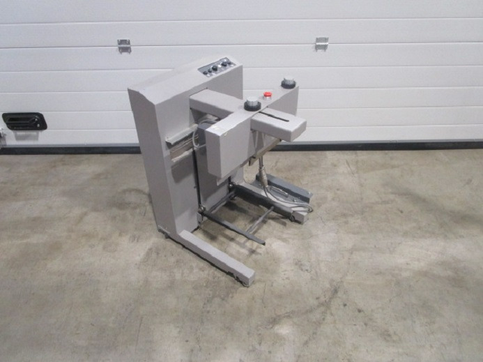 STAPELABSENKTISCH HORIZON ST-20 - Printing machinery: picture 1 STAPELABSENKTISCH HORIZON ST-20 - Printing machinery: picture 1