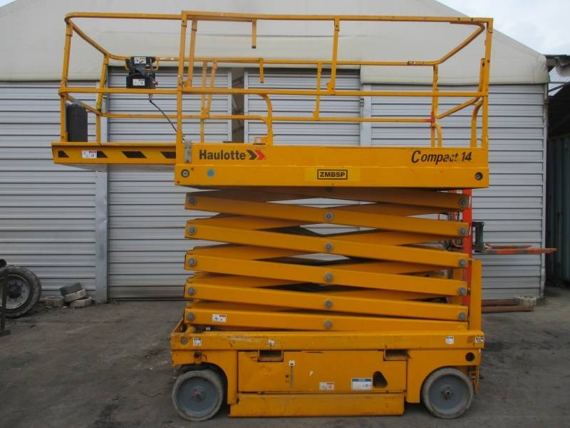 Haulotte Compact 14  - Scissor lift: picture 1 Haulotte Compact 14  - Scissor lift: picture 1
