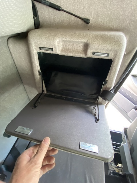 Tractor unit Renault Magnum 460 Dxi iShift: picture 9