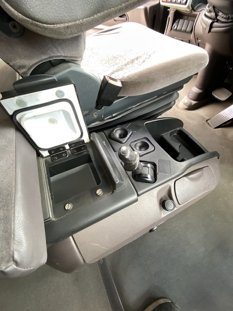 Tractor unit Renault Magnum 460 Dxi iShift: picture 17