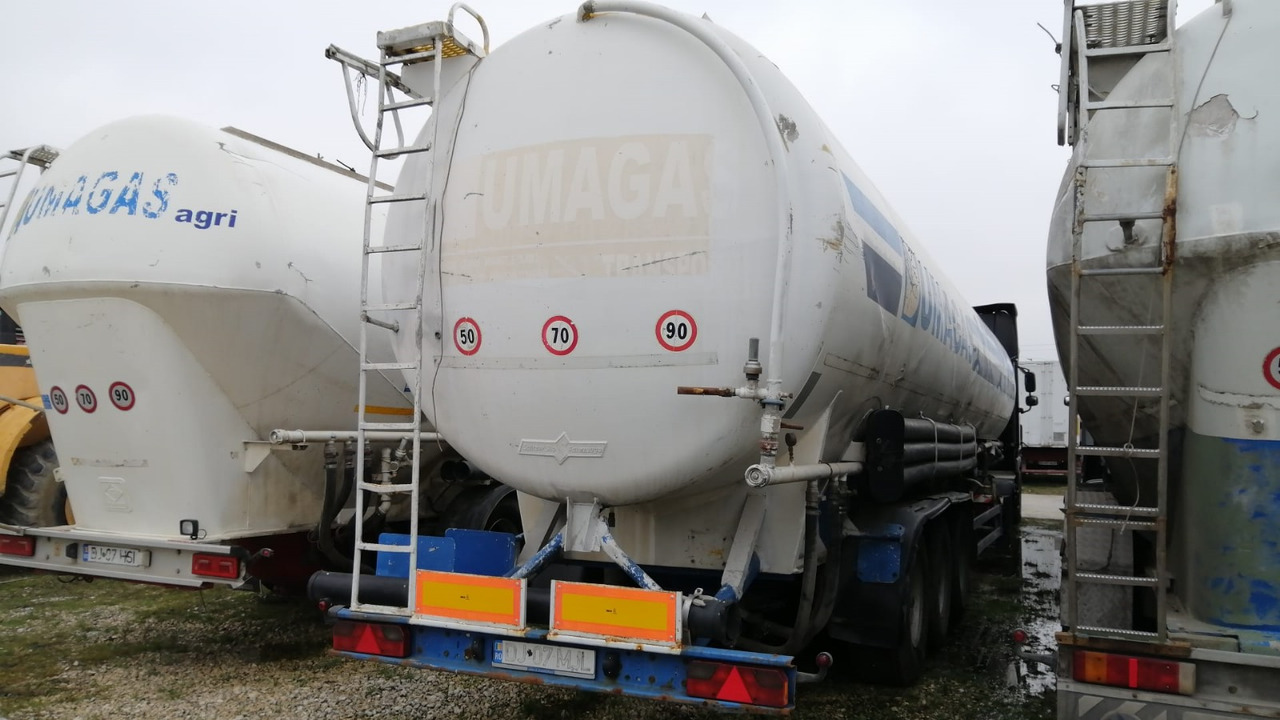 SPITZER Tank/Silo 57,000 l 4 Compartments for Powders/Feed/Water//Liquid Fertilizer/etc. - Silo semi-trailer: picture 3 SPITZER Tank/Silo 57,000 l 4 Compartments for Powders/Feed/Water//Liquid Fertilizer/etc. - Silo semi-trailer: picture 3