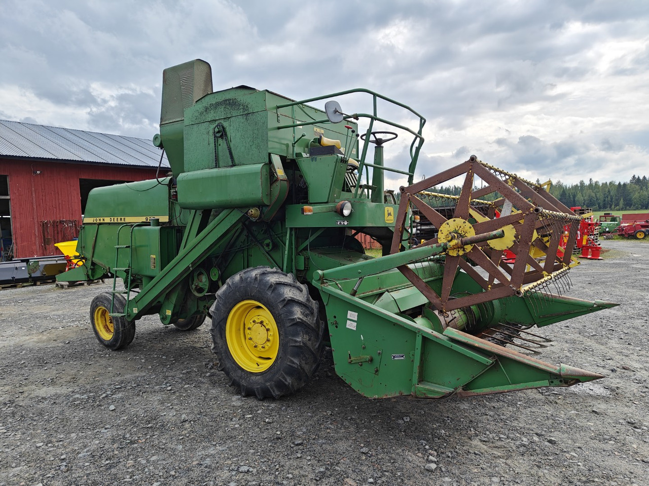JOHN DEERE 925 leikkuupuimuri - Combine harvester: picture 5 JOHN DEERE 925 leikkuupuimuri - Combine harvester: picture 5