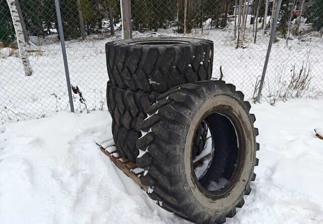 Mitas 405/70-24 - MPT-04 rengassarja - Tire for Construction machinery: picture 1 Mitas 405/70-24 - MPT-04 rengassarja - Tire for Construction machinery: picture 1