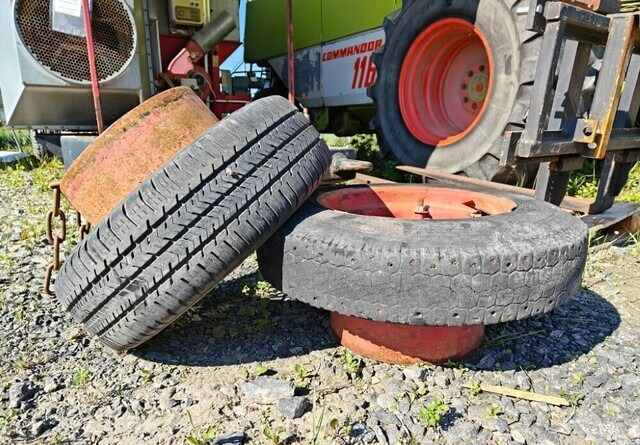 Paripyörät puimuriin 16 tuumaa - Wheel and tire package for Agricultural machinery: picture 1 Paripyörät puimuriin 16 tuumaa - Wheel and tire package for Agricultural machinery: picture 1