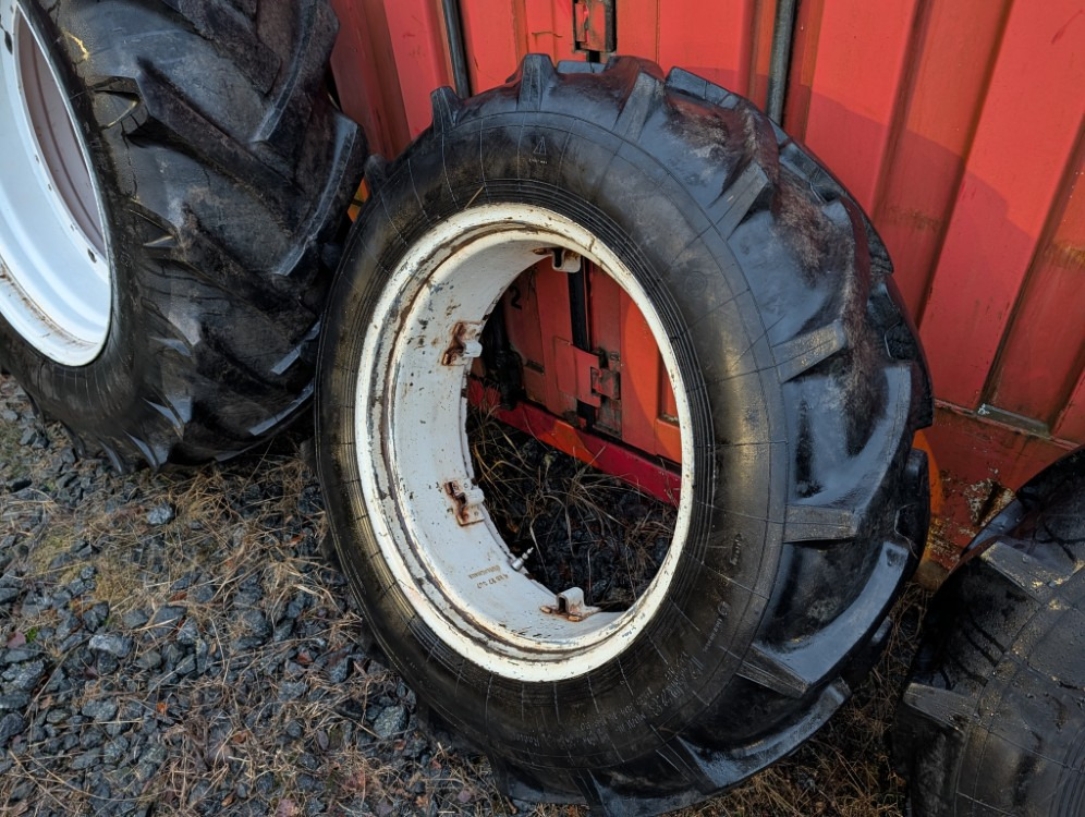 Renkaat 12.4R28 vannekehillä - Tire: picture 2 Renkaat 12.4R28 vannekehillä - Tire: picture 2