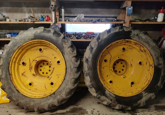 Traktorin renkaat 13.6/12x38 vanteilla - Tire for Farm tractor: picture 2 Traktorin renkaat 13.6/12x38 vanteilla - Tire for Farm tractor: picture 2