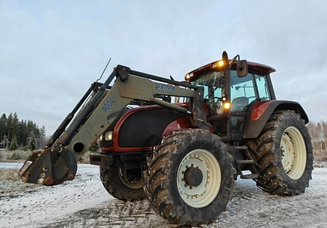 Valtra T190 HiTech etukuormaajalla - Farm tractor: picture 2 Valtra T190 HiTech etukuormaajalla - Farm tractor: picture 2