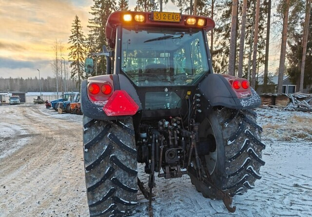 Valtra T190 HiTech etukuormaajalla - Farm tractor: picture 3 Valtra T190 HiTech etukuormaajalla - Farm tractor: picture 3
