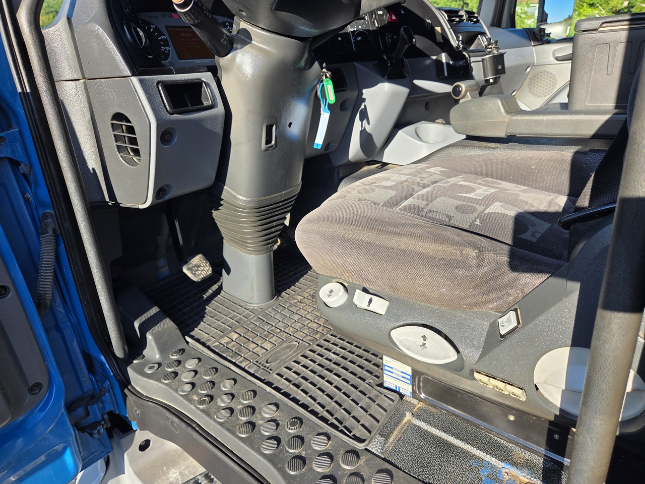 MERCEDES-BENZ  - Cab chassis truck: picture 2 MERCEDES-BENZ  - Cab chassis truck: picture 2