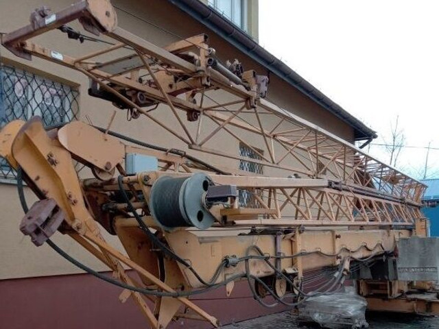 Liebherr 32K, 1992 yom, cabin stering, loco PL - Self-erecting tower crane: picture 2 Liebherr 32K, 1992 yom, cabin stering, loco PL - Self-erecting tower crane: picture 2