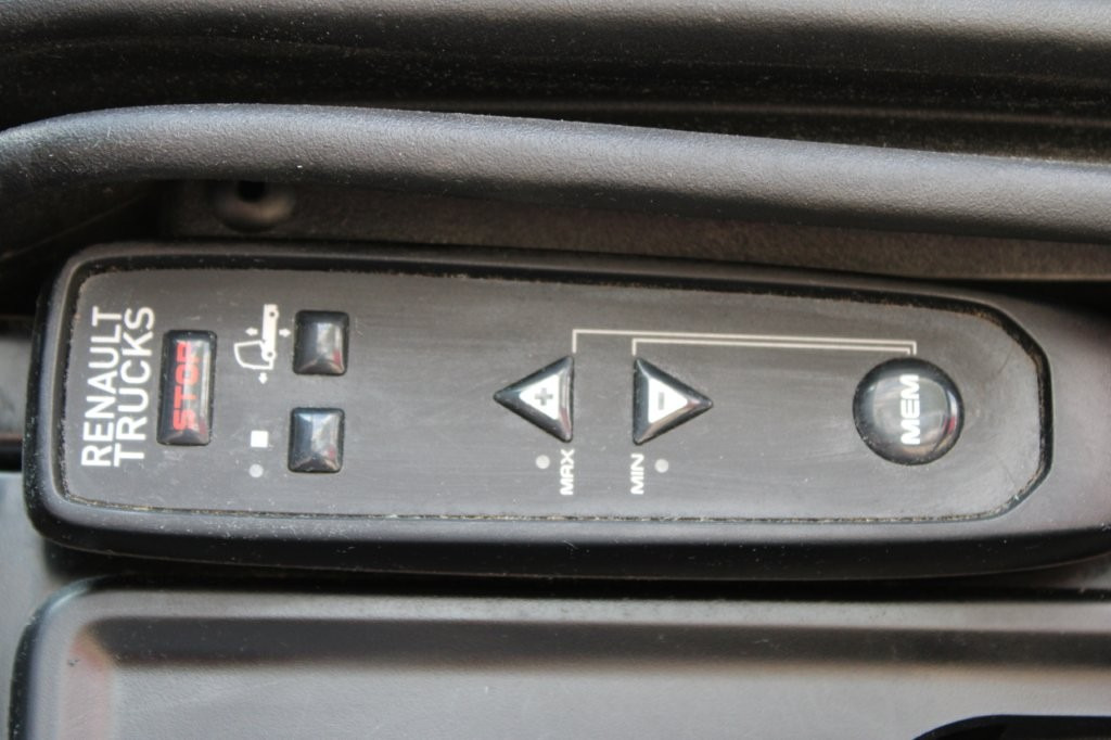 Tractor unit Renault T 480: picture 17