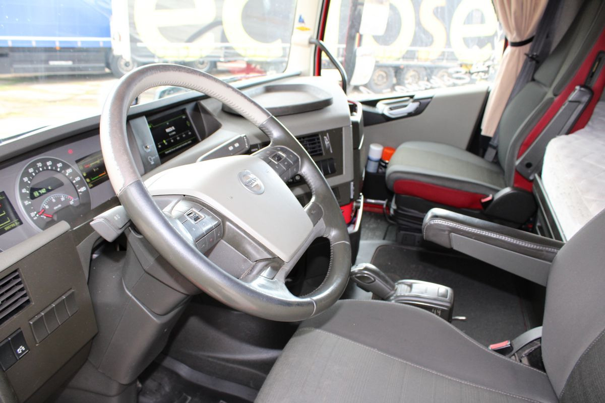 Lease a  Volvo FH500 Volvo FH500: picture 8