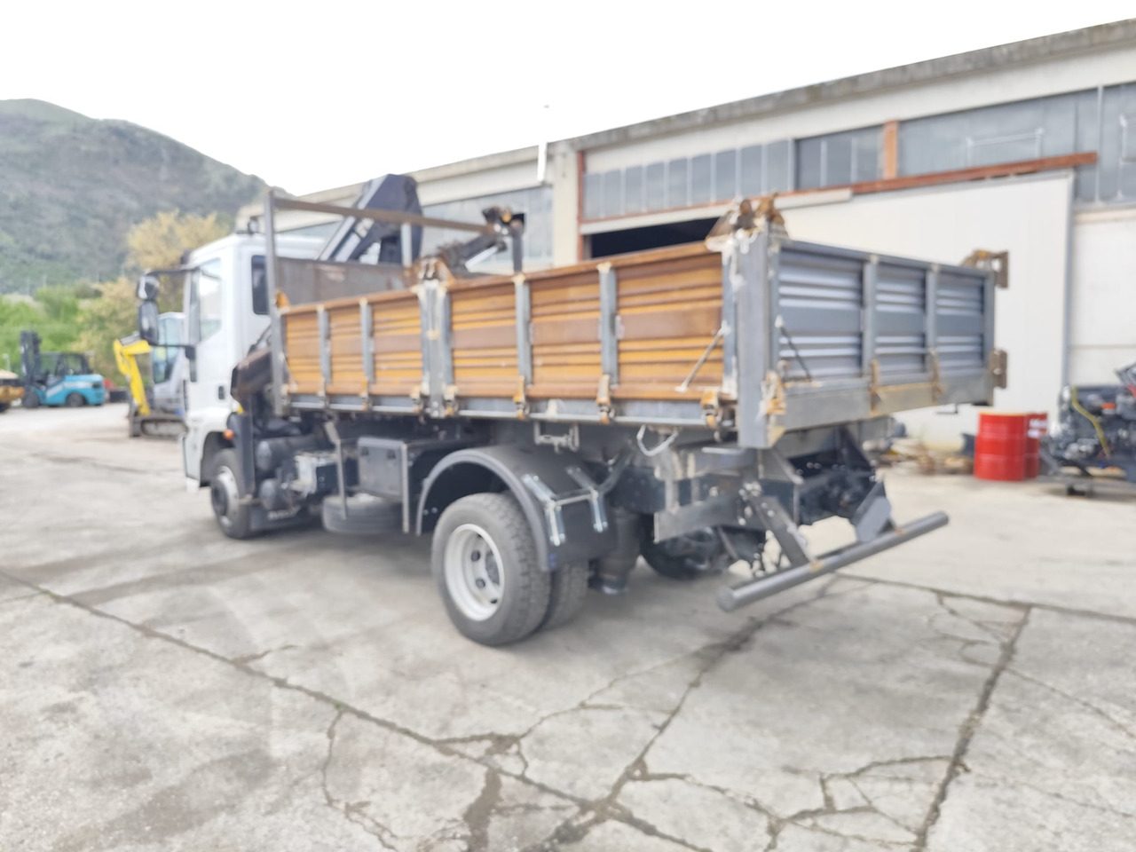 Crane truck, Tipper IVECO EUROCARGO 120E28: picture 15 Crane truck, Tipper IVECO EUROCARGO 120E28: picture 15