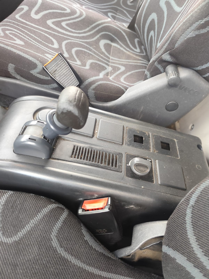 IVECO EUROCARGO 120E28P - Cab chassis truck: picture 4 IVECO EUROCARGO 120E28P - Cab chassis truck: picture 4